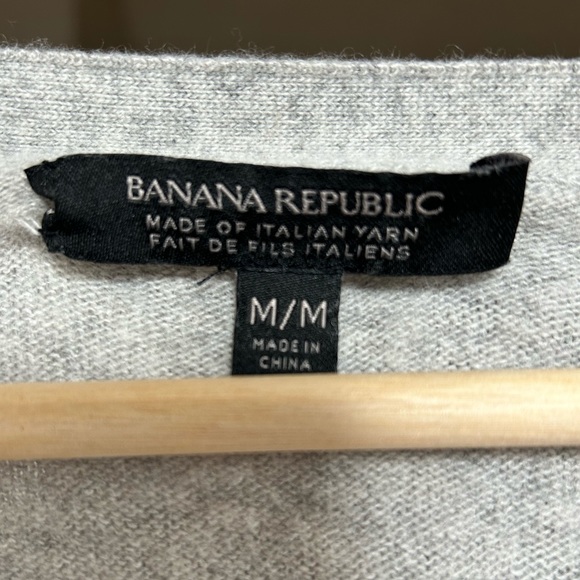 Banana Republic Merino Wool Cashmere Cardigan | Grey | Size Medium (US M) - Picture 2 of 4